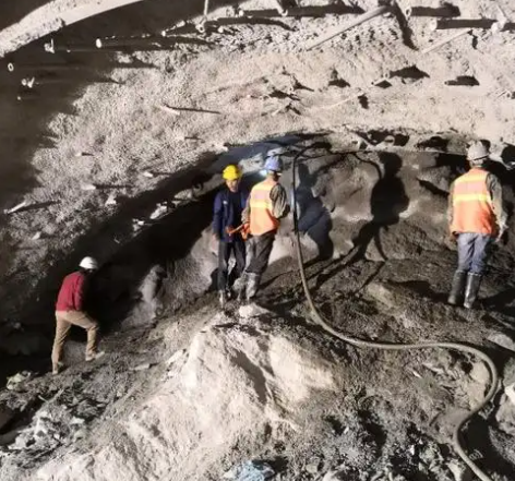 都匀拱顶带模注浆料的施工流程及注意事项